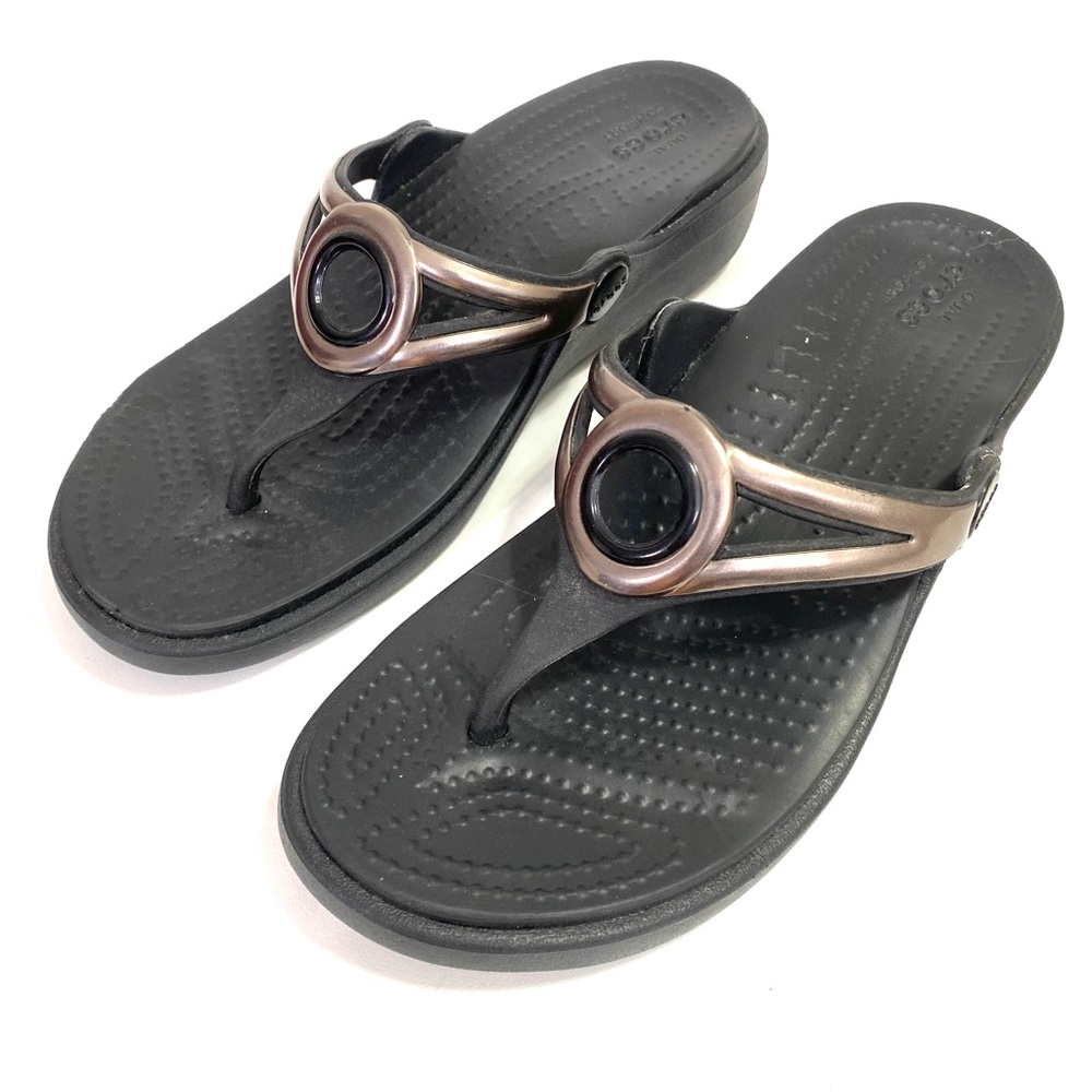 Crocs Women's Low Wedge Flip Sandals Size 4 Black
